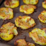 Smashed Potatoes - knusprige Quetschkartoffeln im Ofen